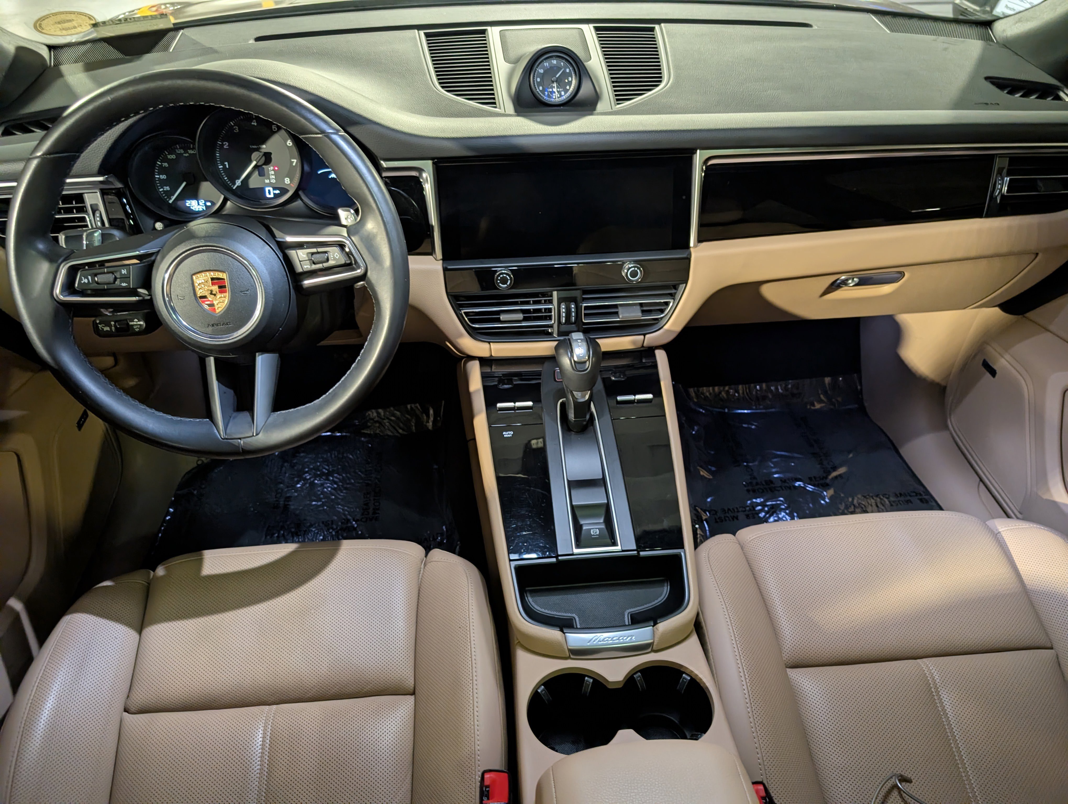 Certified 2023 Porsche Macan image 7