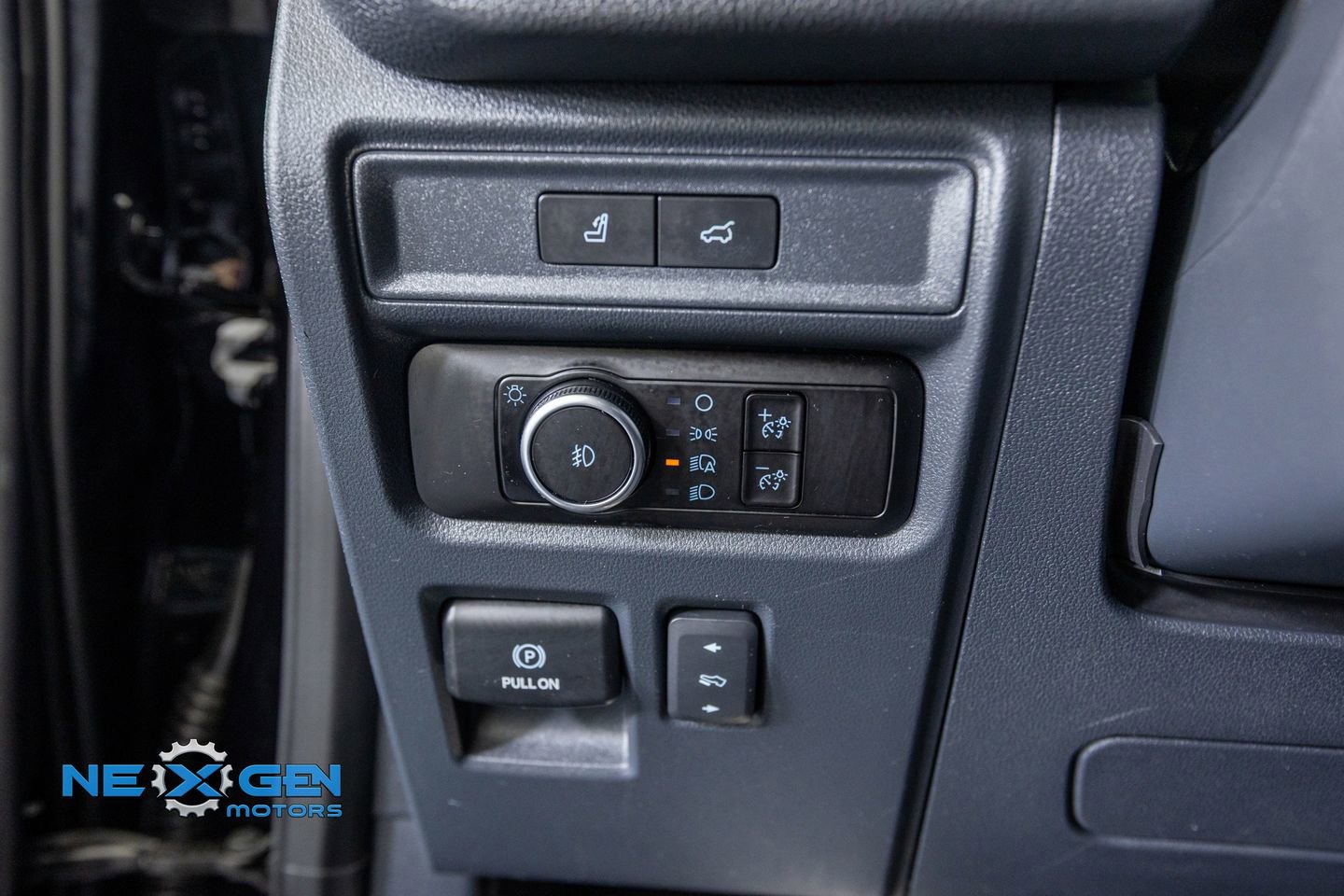 Used 2023 Ford Expedition Max Limited AWD/4WD image 13