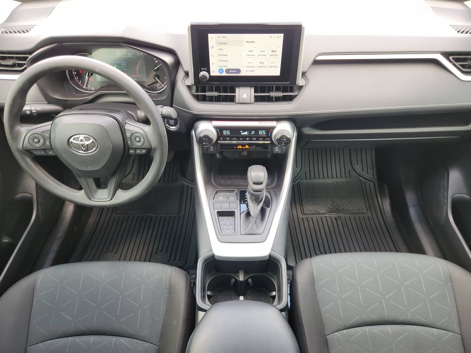 Used 2024 Toyota RAV4 XLE FWD image 29