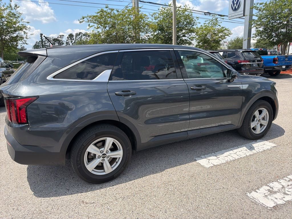 Used 2021 Kia Sorento LX FWD image 12