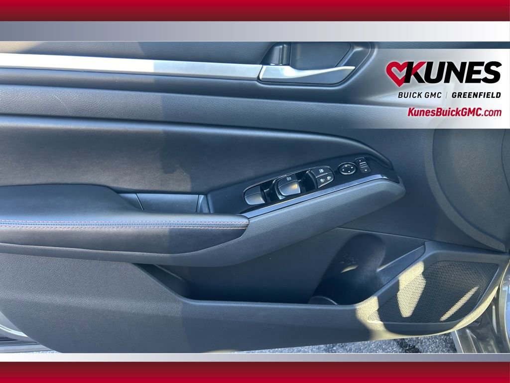 Used 2024 Nissan Altima 2.5 SR AWD/4WD image 17