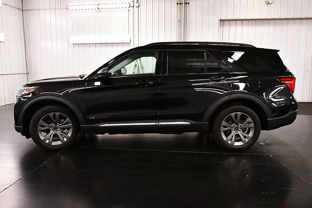 Used 2025 Ford Explorer Active w/ Active Comfort Package AWD/4WD image 4