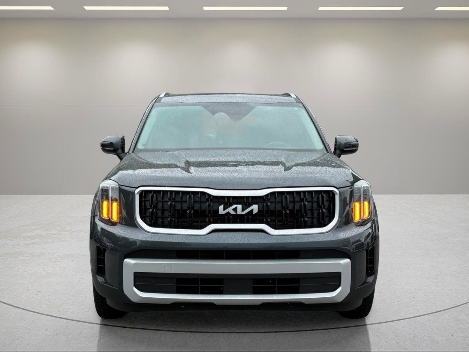 Used 2024 Kia Telluride EX FWD image 2