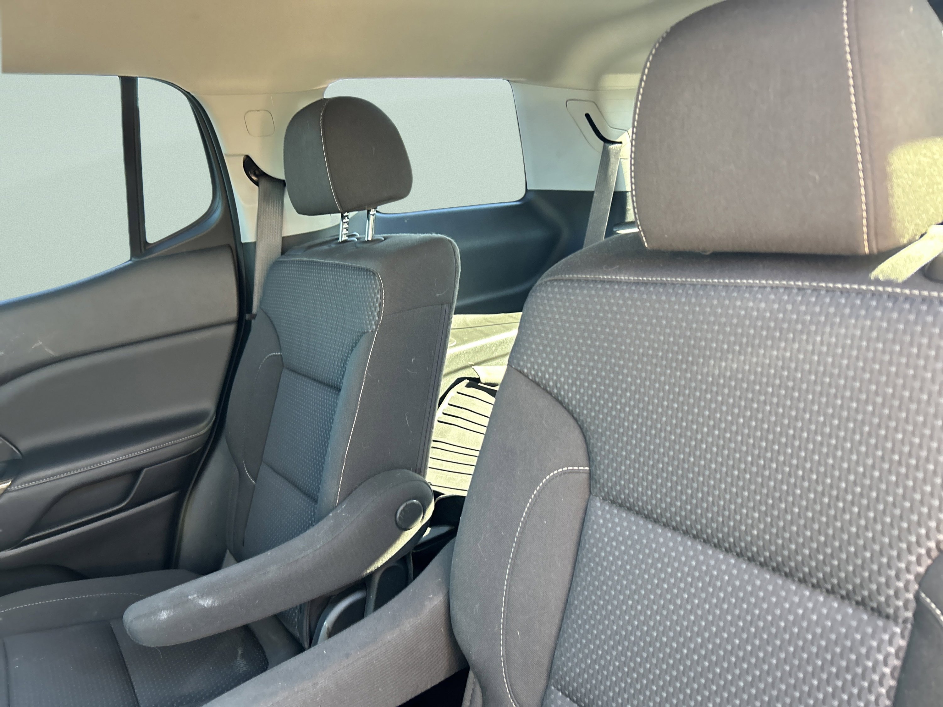 Used 2023 GMC Acadia SLE w/ Driver Convenience Package image 50