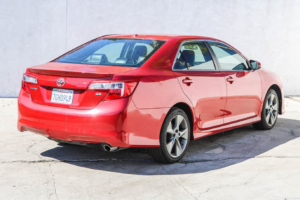 Used 2014 Toyota Camry SE FWD image 6