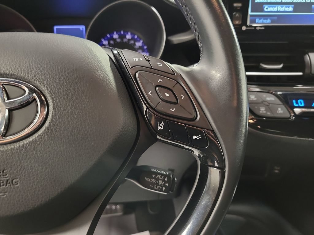 Used 2018 Toyota C-HR XLE FWD image 24