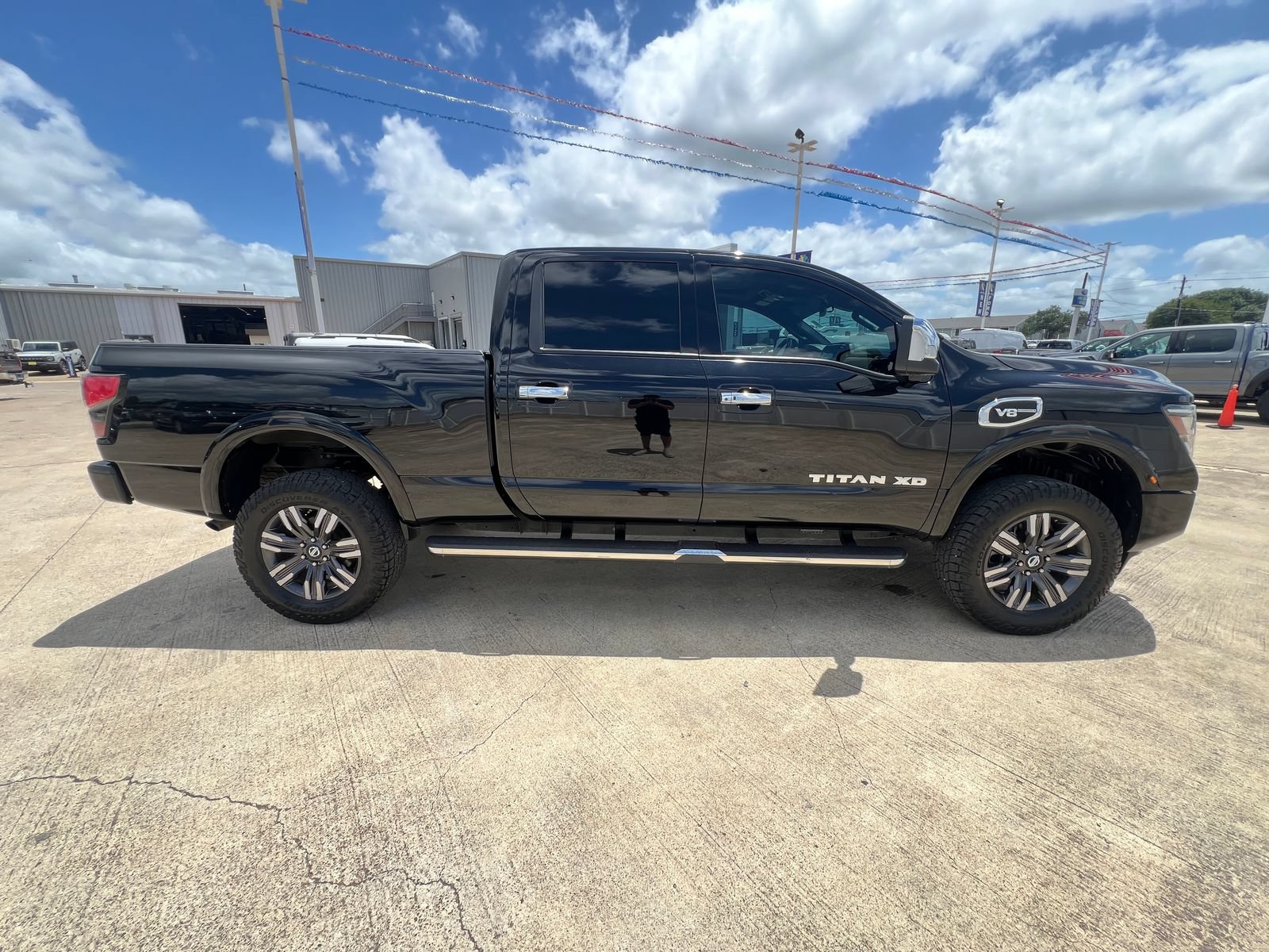 Used 2022 Nissan Titan Platinum Reserve w/ Moonroof Package AWD/4WD image 2