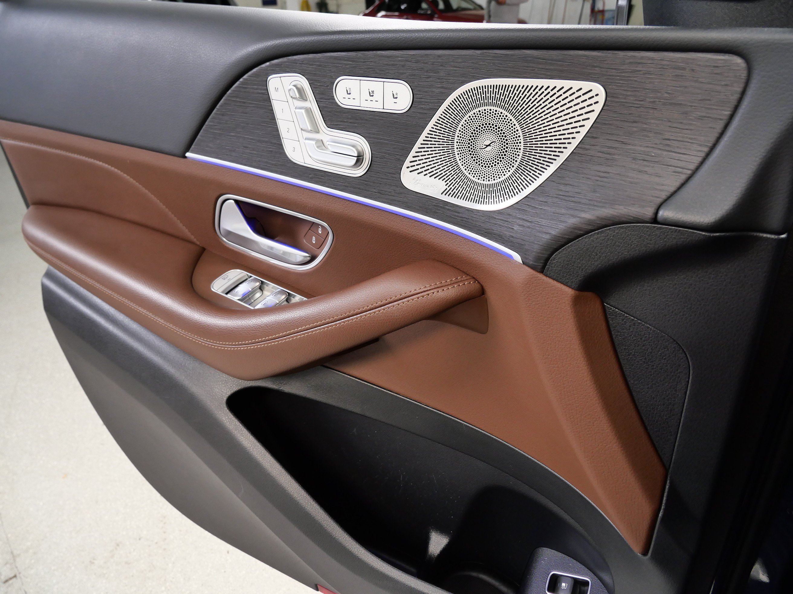 Certified 2025 Mercedes-Benz GLE 450e 4MATIC image 30