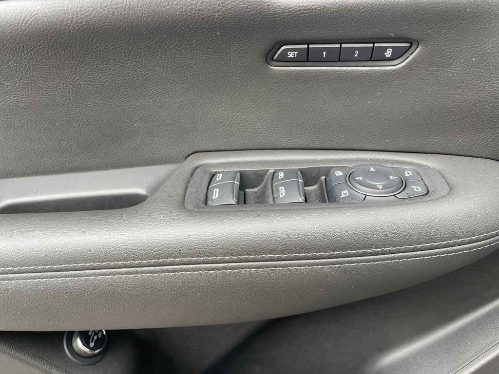 Used 2024 Cadillac XT6 Sport w/ Technology Package AWD/4WD image 13
