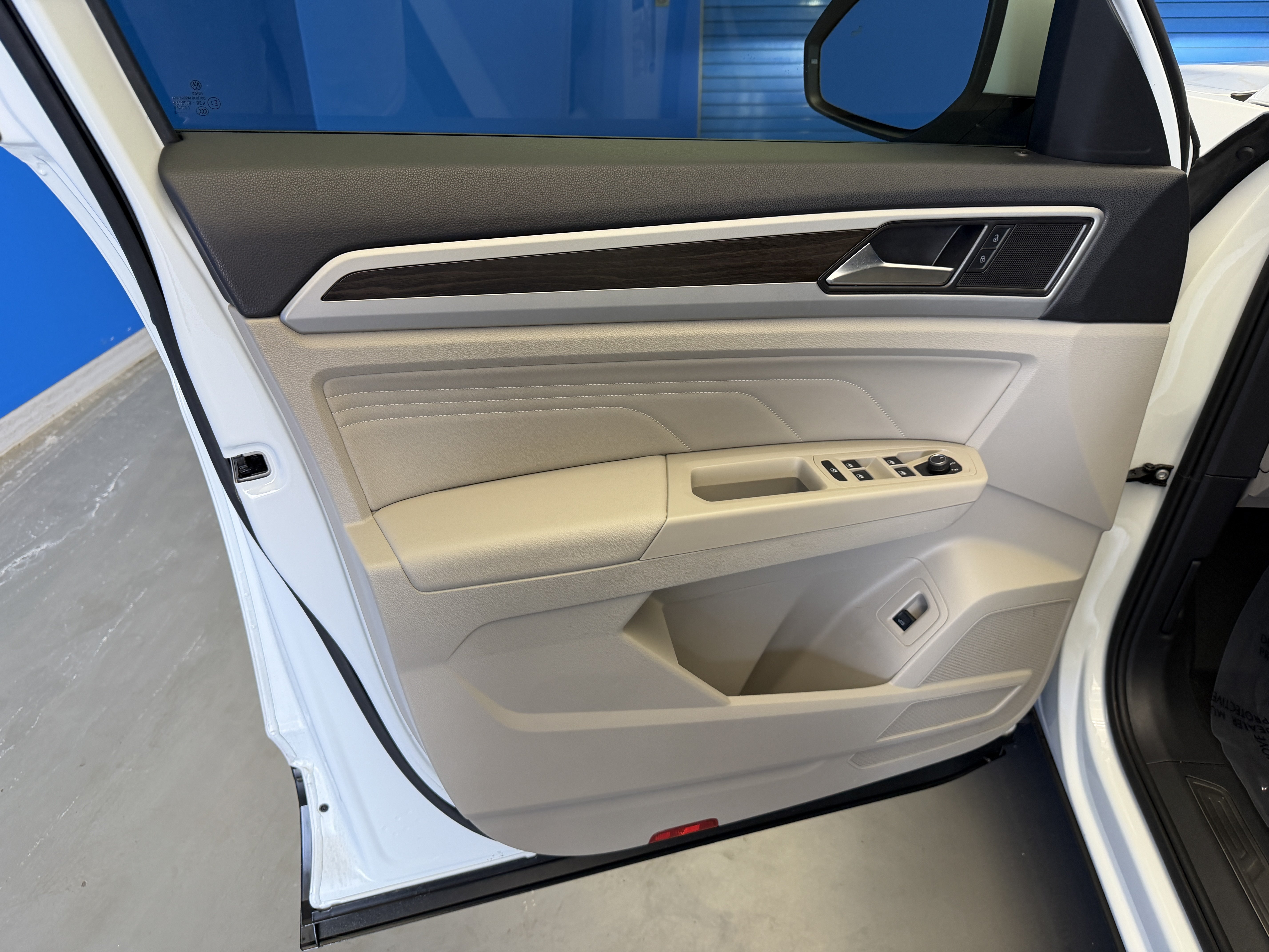Certified 2023 Volkswagen Atlas SE w/ Panoramic Sunroof Package FWD image 9