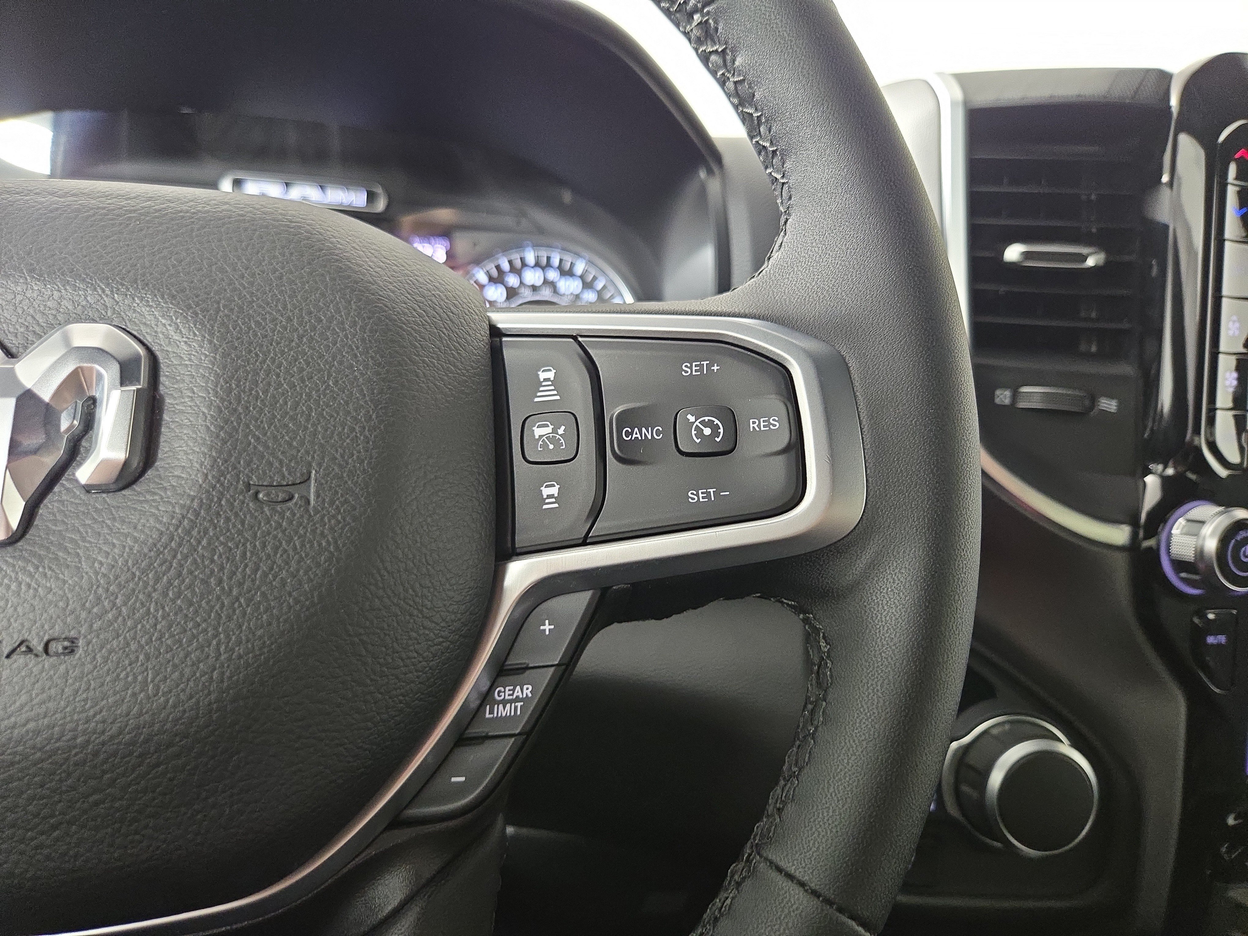 Certified 2025 RAM 1500 Big Horn AWD/4WD image 17