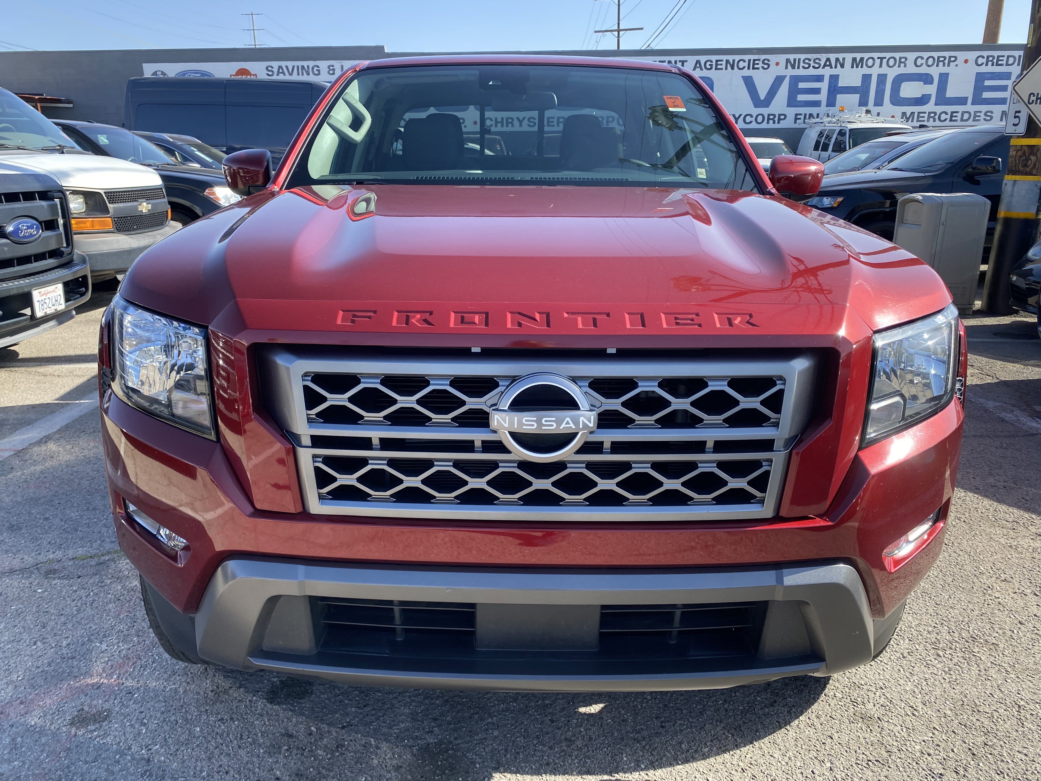 Used 2022 Nissan Frontier SV image 3