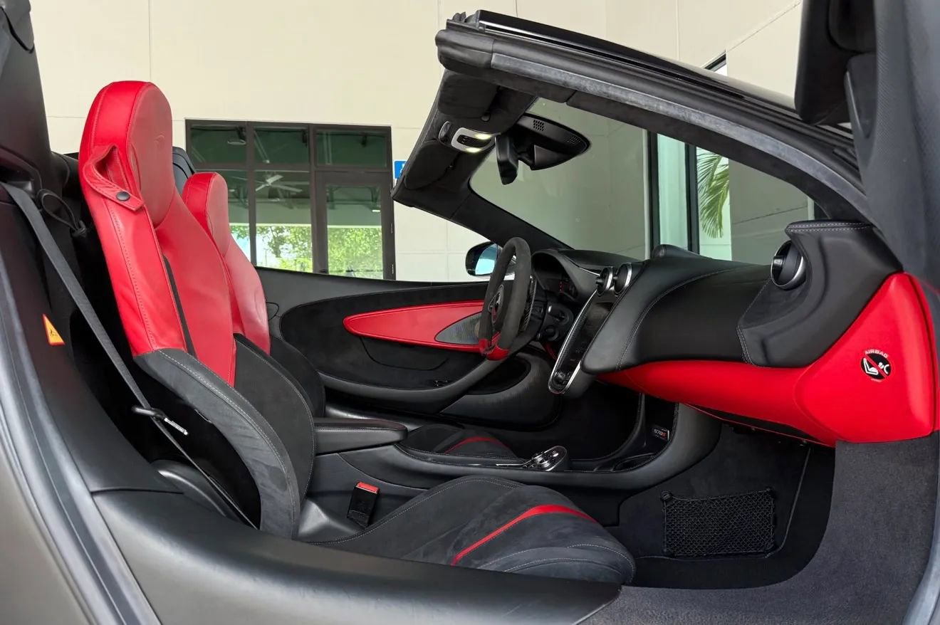 Used 2019 McLaren 570S Spider image 13