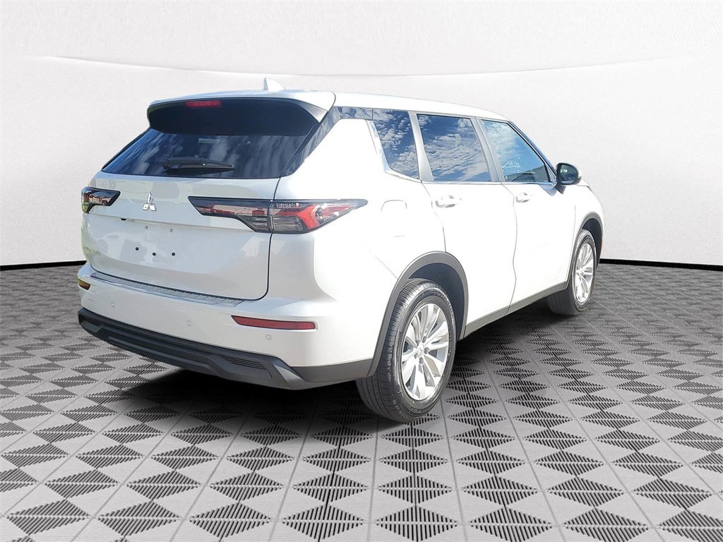 New 2026 Mitsubishi Outlander ES image 6