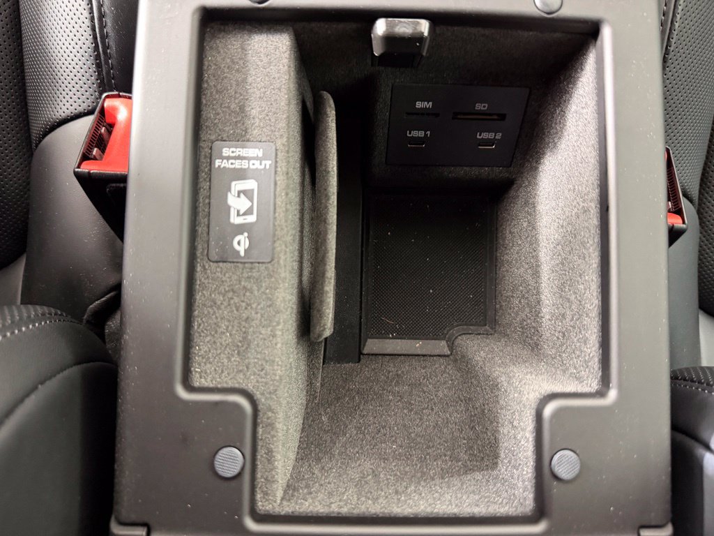 Certified 2025 Porsche Macan S AWD/4WD image 33