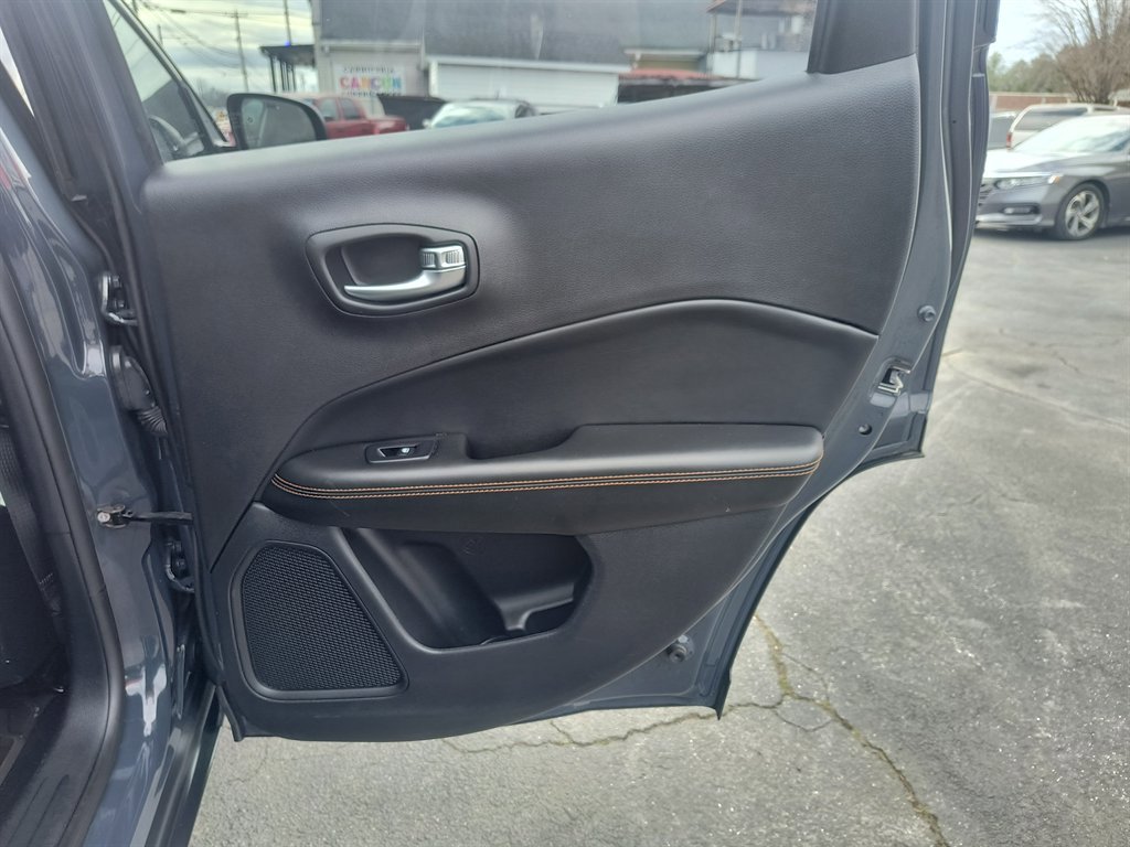 Used 2018 Jeep Compass Limited AWD/4WD image 30
