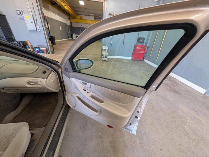Used 2002 Oldsmobile Alero GL FWD image 29