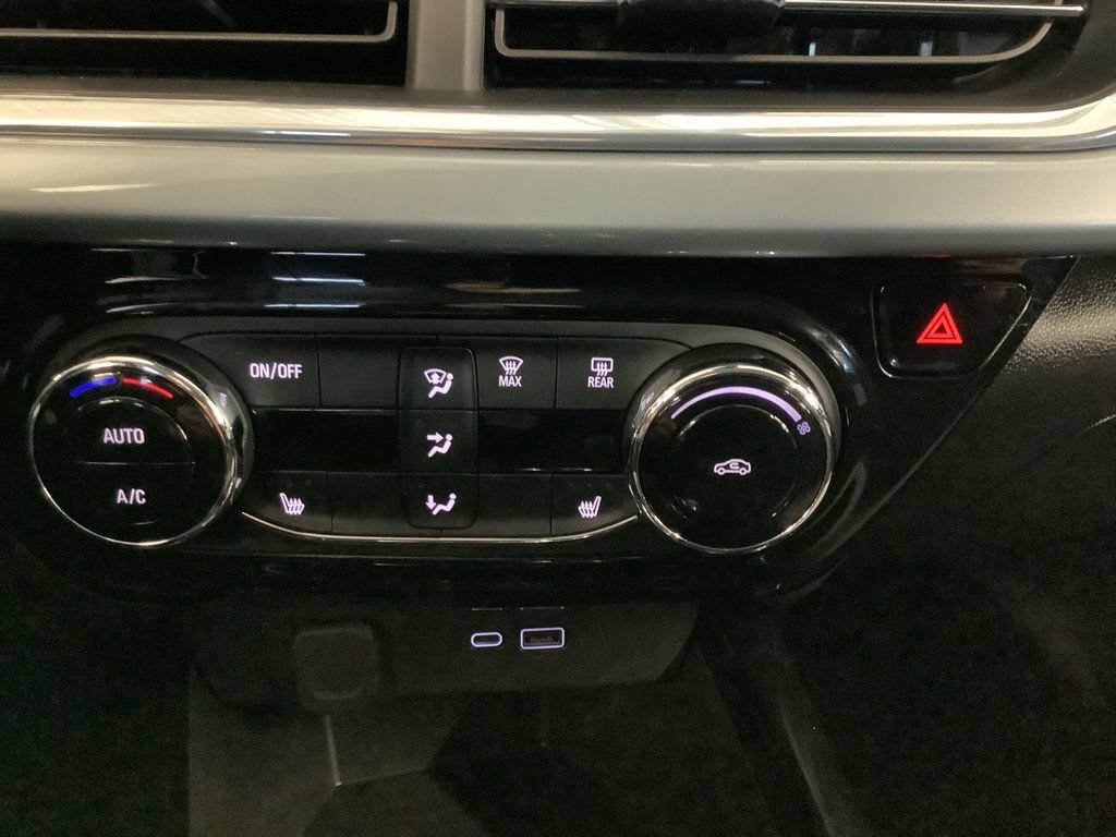 Used 2024 Chevrolet Trax LT w/ Driver Confidence Package FWD image 27
