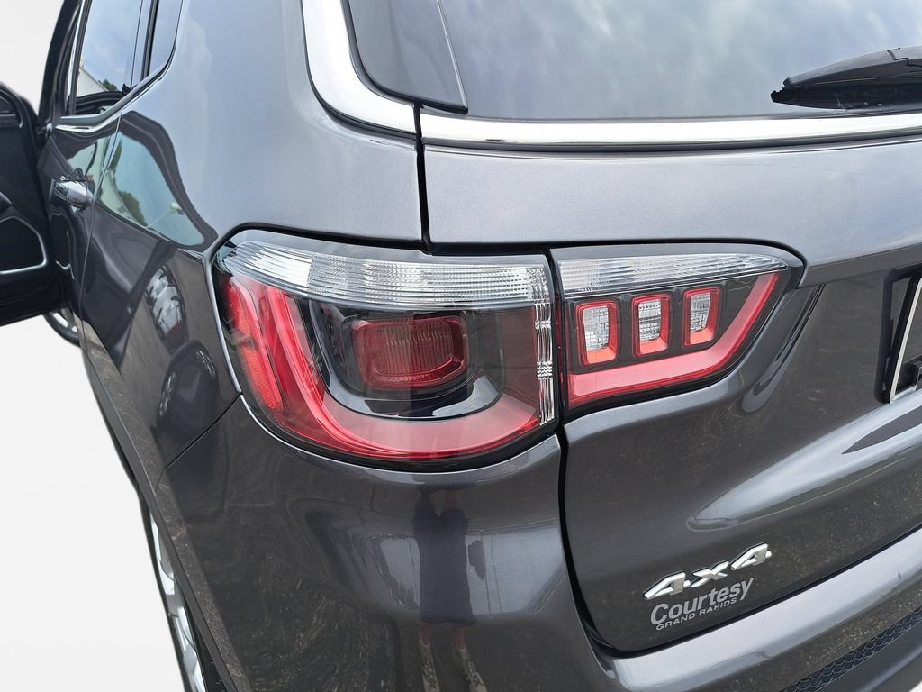 Certified 2022 Jeep Compass Latitude AWD/4WD image 32