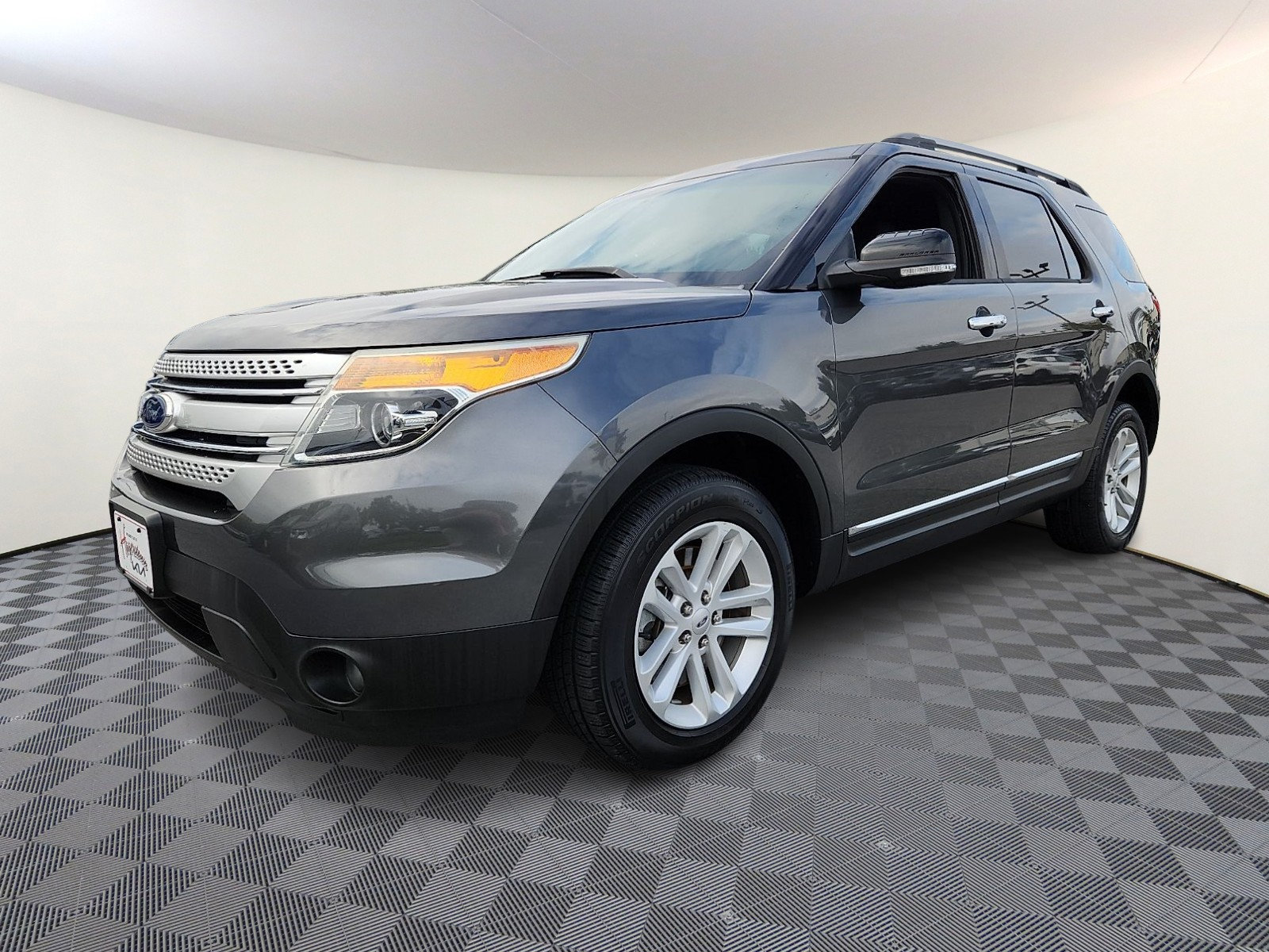 Used 2015 Ford Explorer XLT w/ Equipment Group 202B AWD/4WD image 3