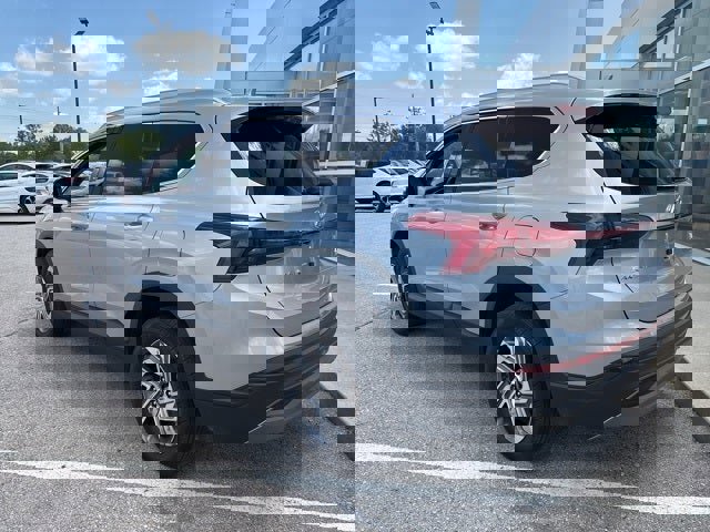 Used 2023 Hyundai Santa Fe SEL image 3