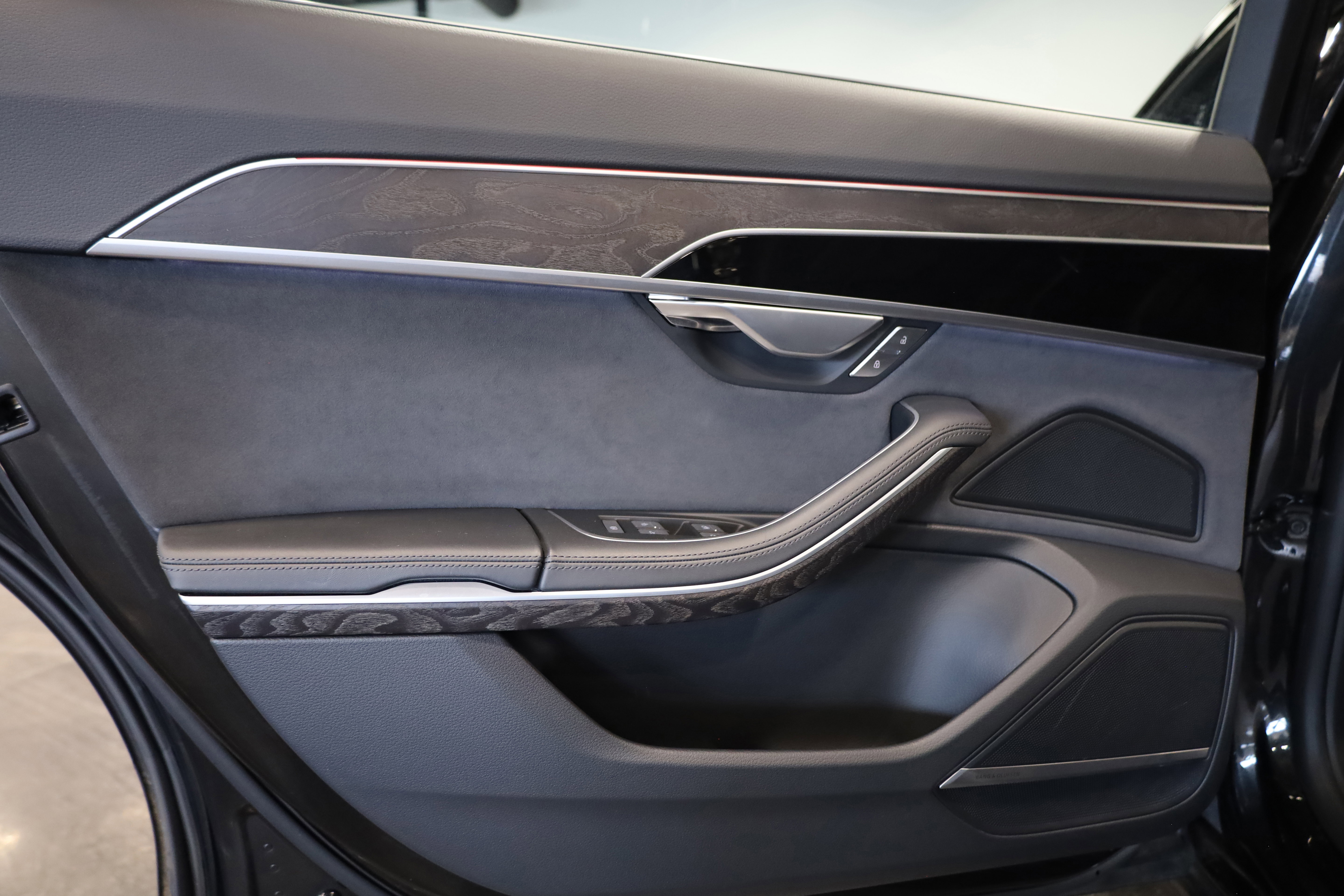 Used 2022 Audi A8 L 3.0T w/ Executive Package image 36