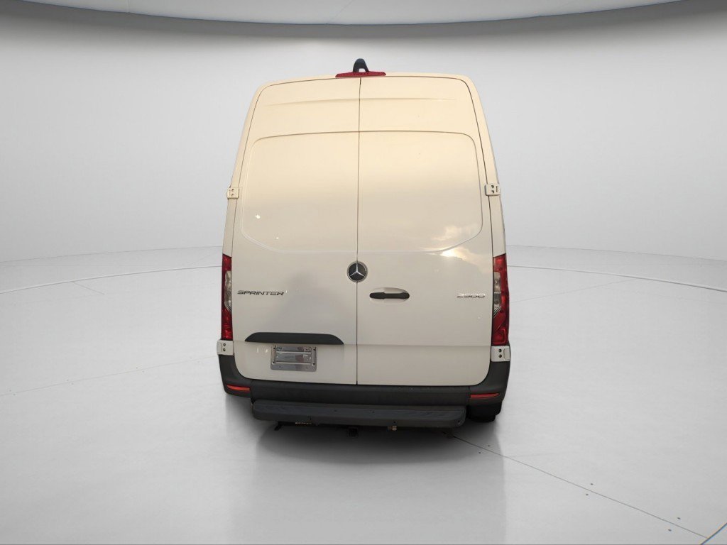 Used 2021 Freightliner Sprinter 2500 image 4