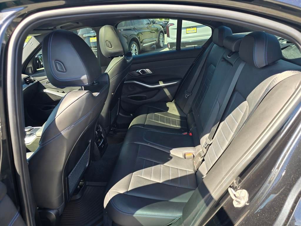 Used 2021 BMW 330i Sedan w/ M Sport Package image 13