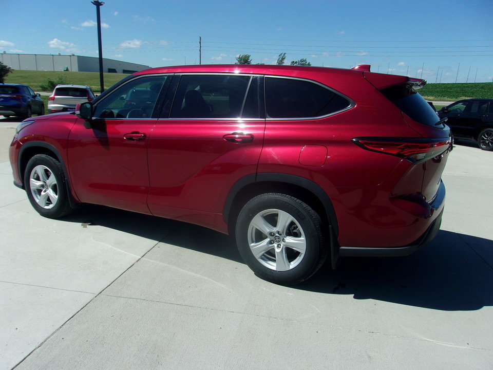 Used 2020 Toyota Highlander LE AWD/4WD image 7
