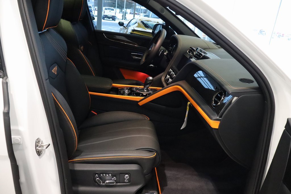 Used 2025 Bentley Bentayga image 21