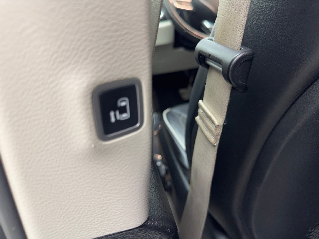 Used 2022 Chrysler Pacifica Limited FWD image 40