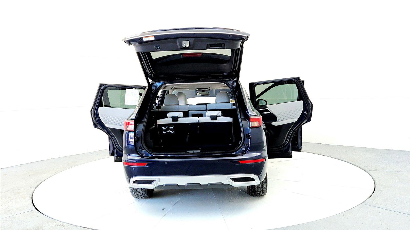 Used 2025 Mitsubishi Outlander SEL image 11