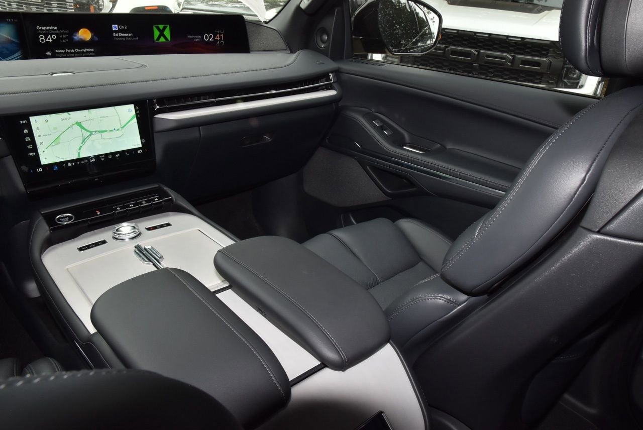 New 2026 Lincoln Navigator Reserve w/ Jet Appearance Package image 25