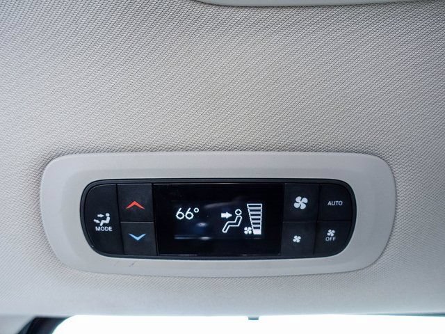 Used 2023 Chrysler Pacifica Touring-L FWD image 25