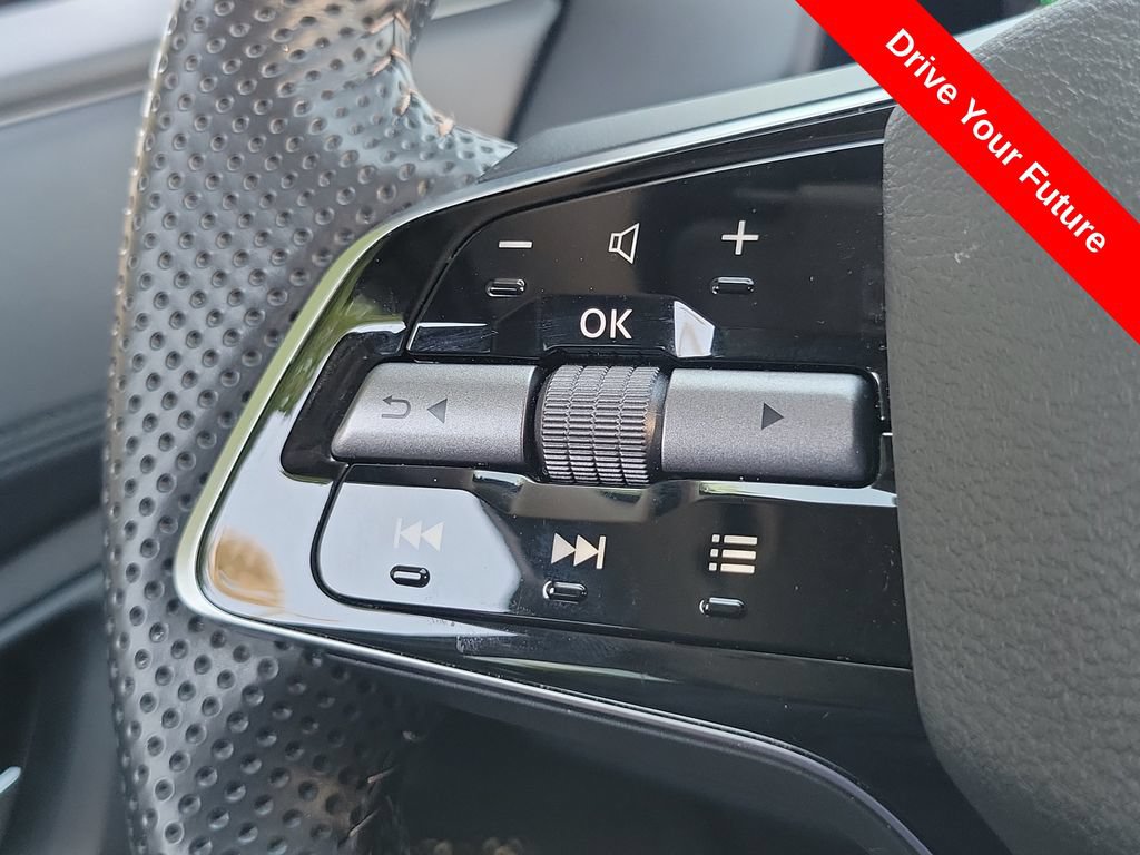 Used 2025 Nissan Ariya AWD image 5