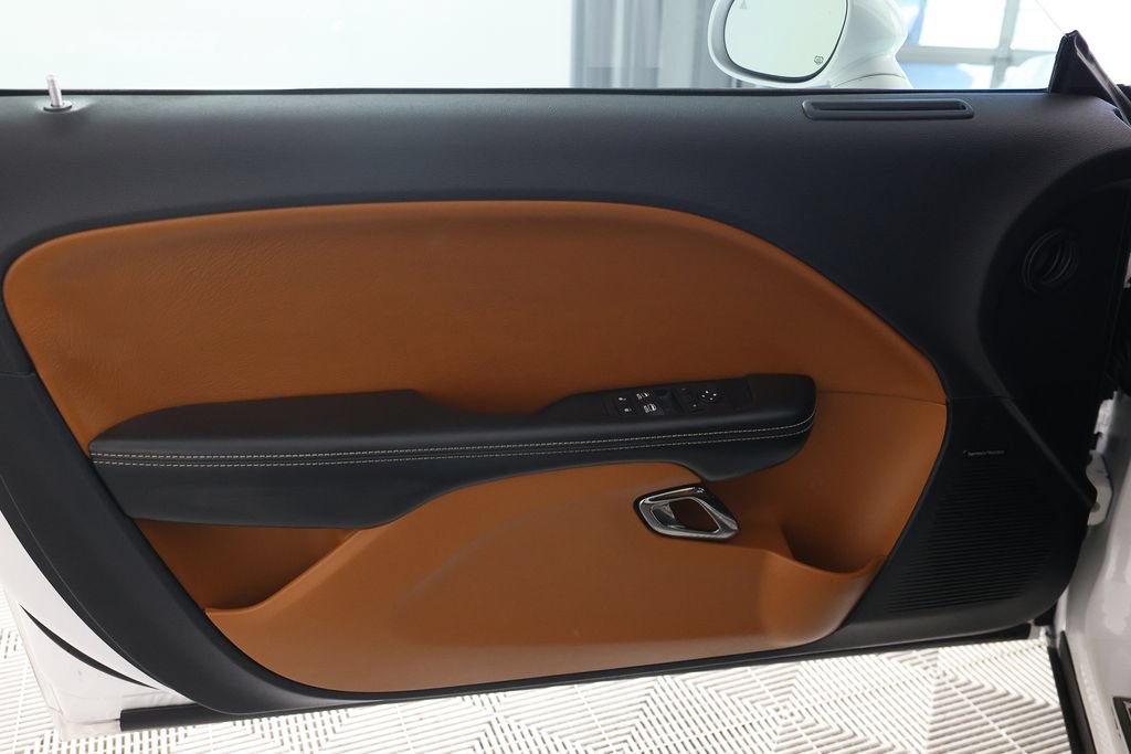 Used 2016 Dodge Challenger SRT Hellcat RWD image 15