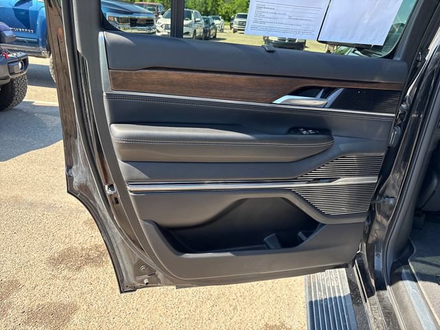 Used 2022 Jeep Grand Wagoneer Series II AWD/4WD image 20