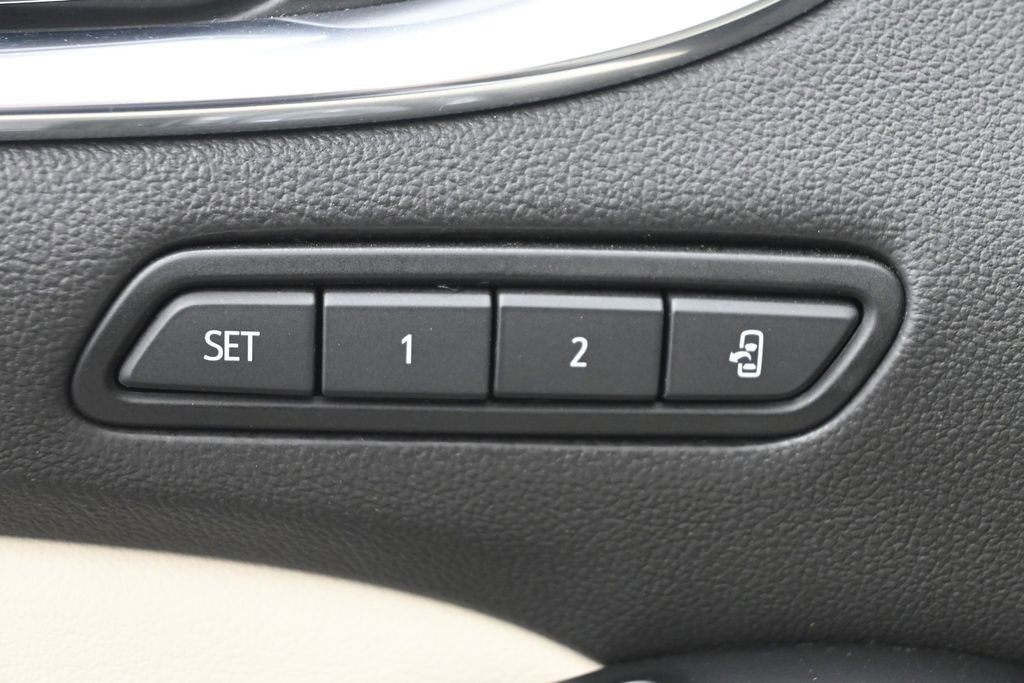 Used 2024 Buick Enclave Avenir w/ Avenir Technology Package AWD/4WD image 17