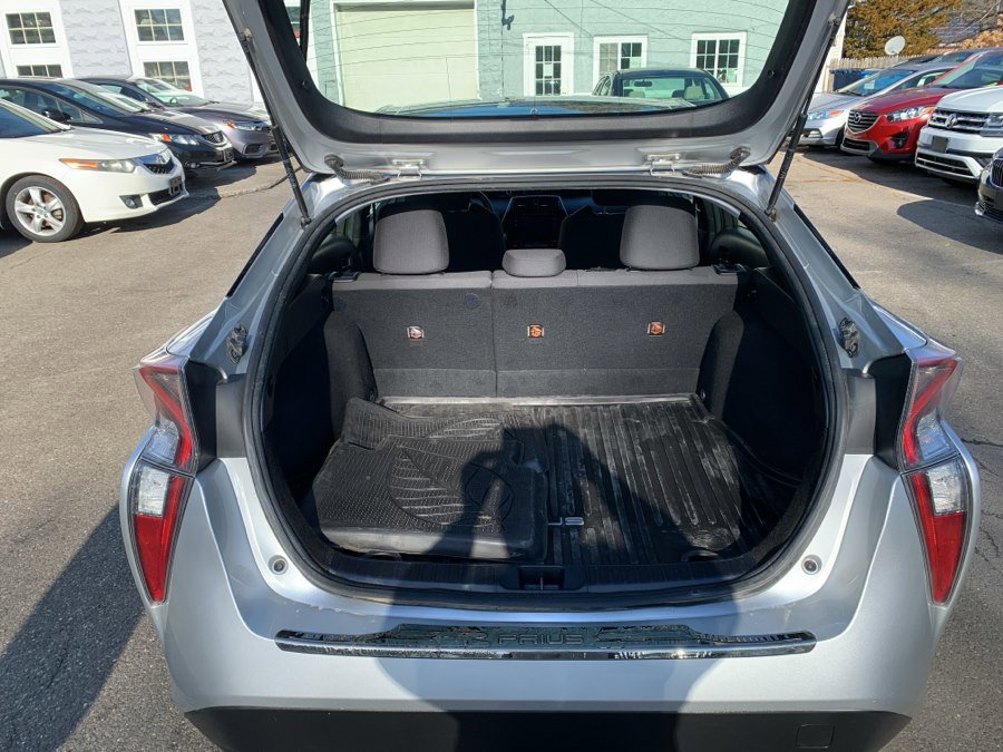 Used 2016 Toyota Prius Three image 18