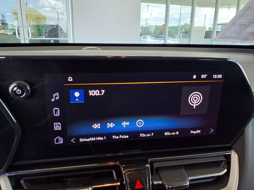 Used 2025 Chevrolet TrailBlazer LT FWD image 30