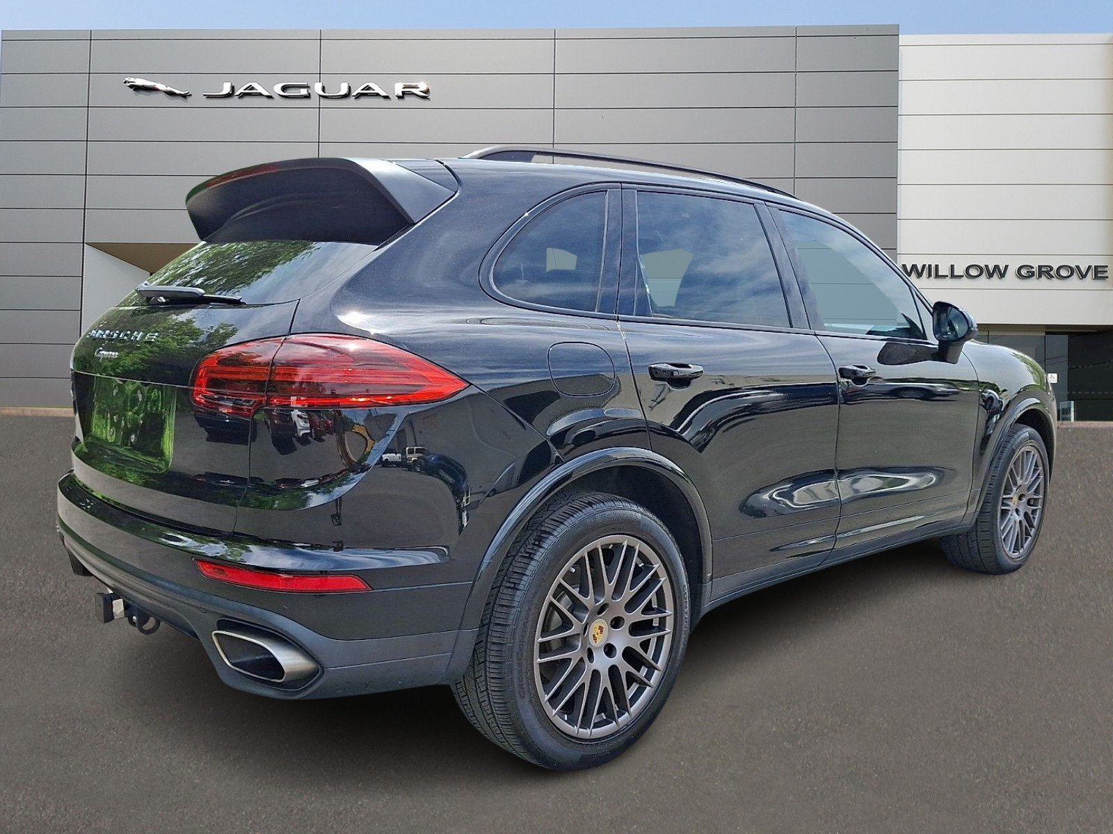 Used 2018 Porsche Cayenne Platinum Edition AWD/4WD image 2