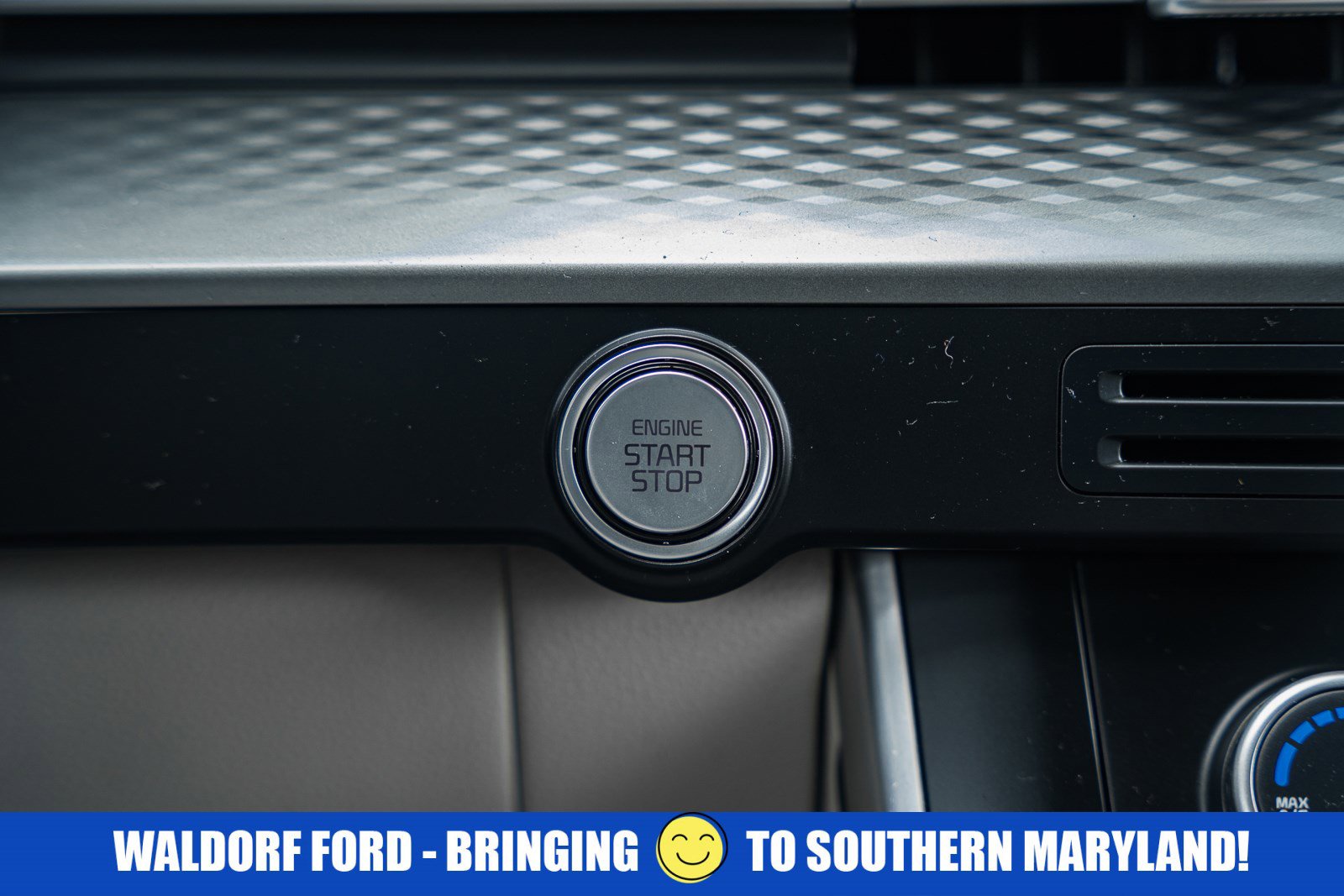 Used 2023 Kia Carnival LX image 21