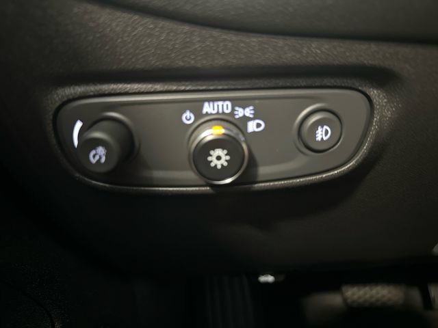 Used 2022 Chevrolet Equinox Premier AWD/4WD image 25
