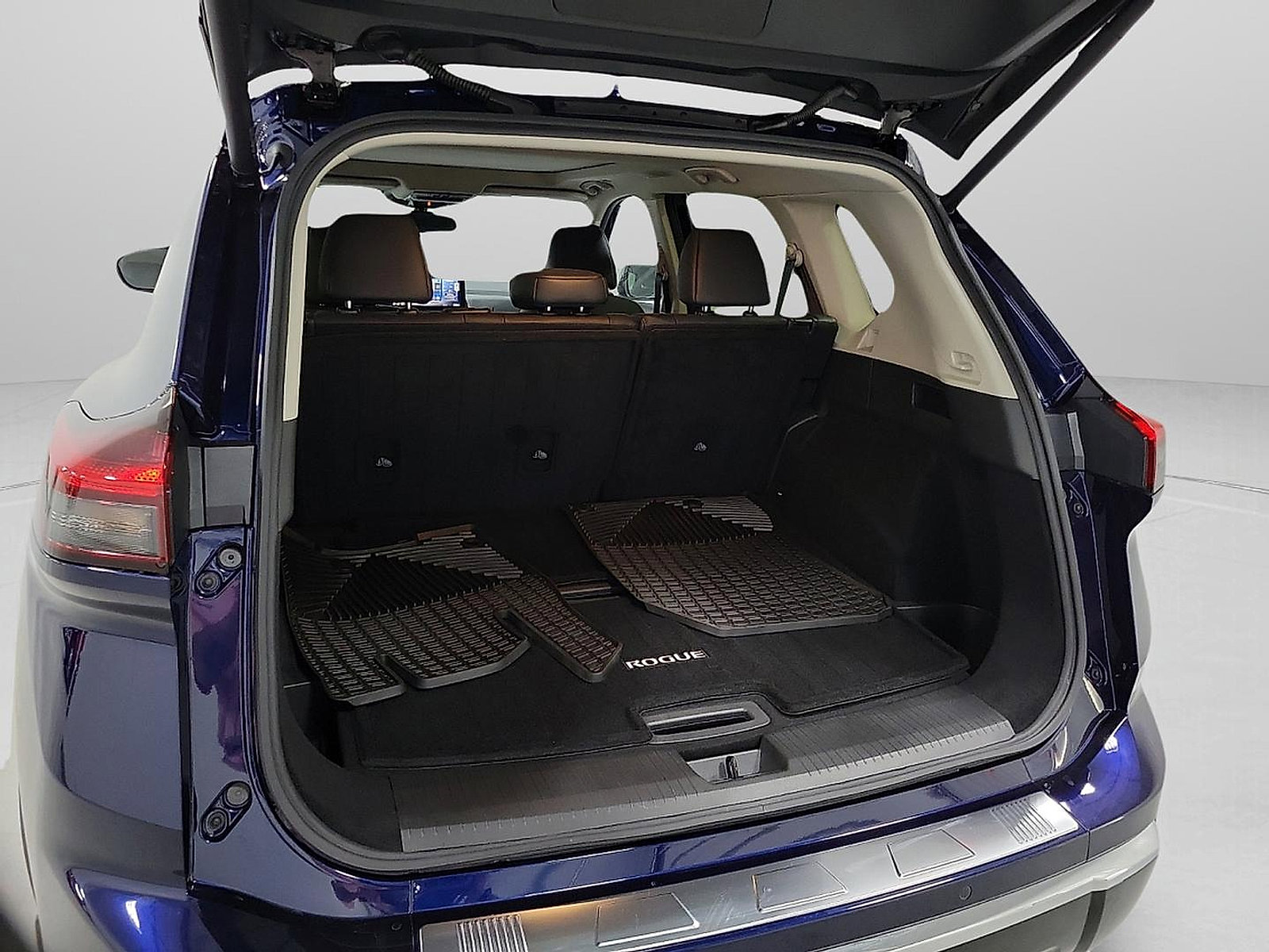 Used 2024 Nissan Rogue Platinum w/ Platinum Premium Package image 7