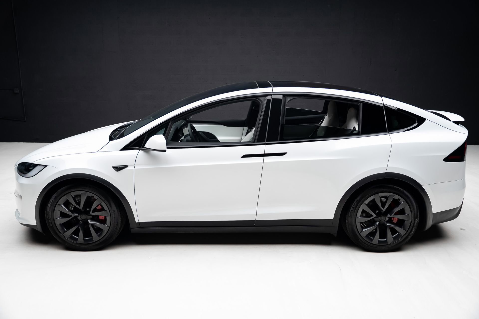 Used 2023 Tesla Model X Plaid image 16