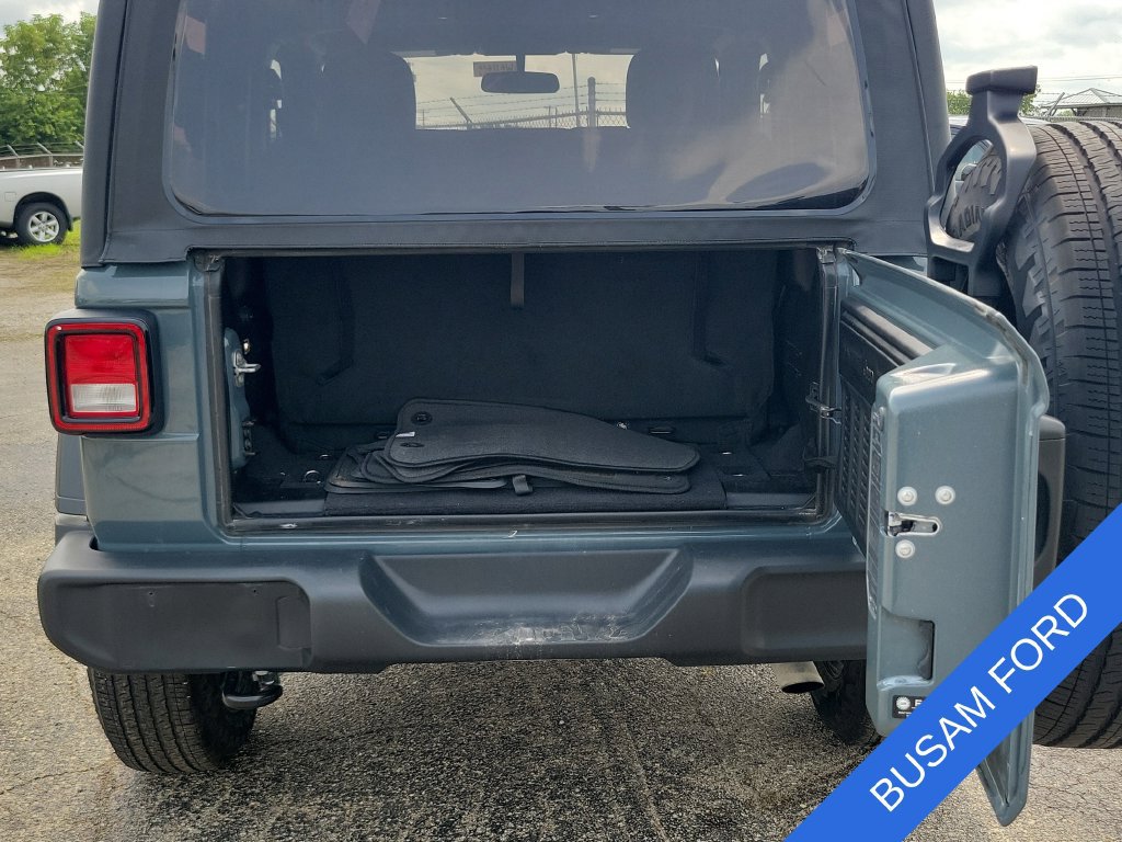 Used 2025 Jeep Wrangler Sport AWD/4WD image 6