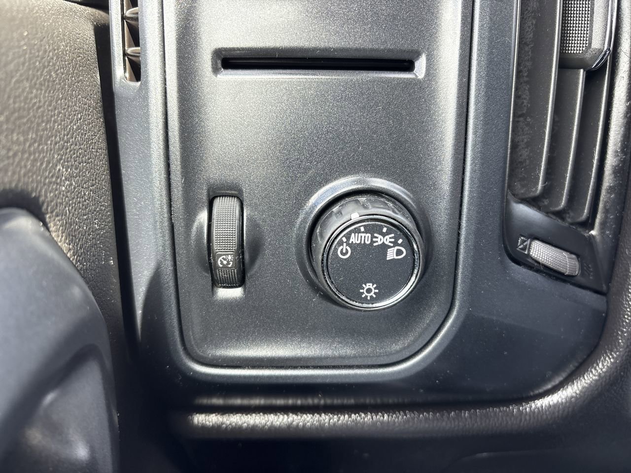 Used 2018 Chevrolet Silverado 1500 W/T RWD image 23
