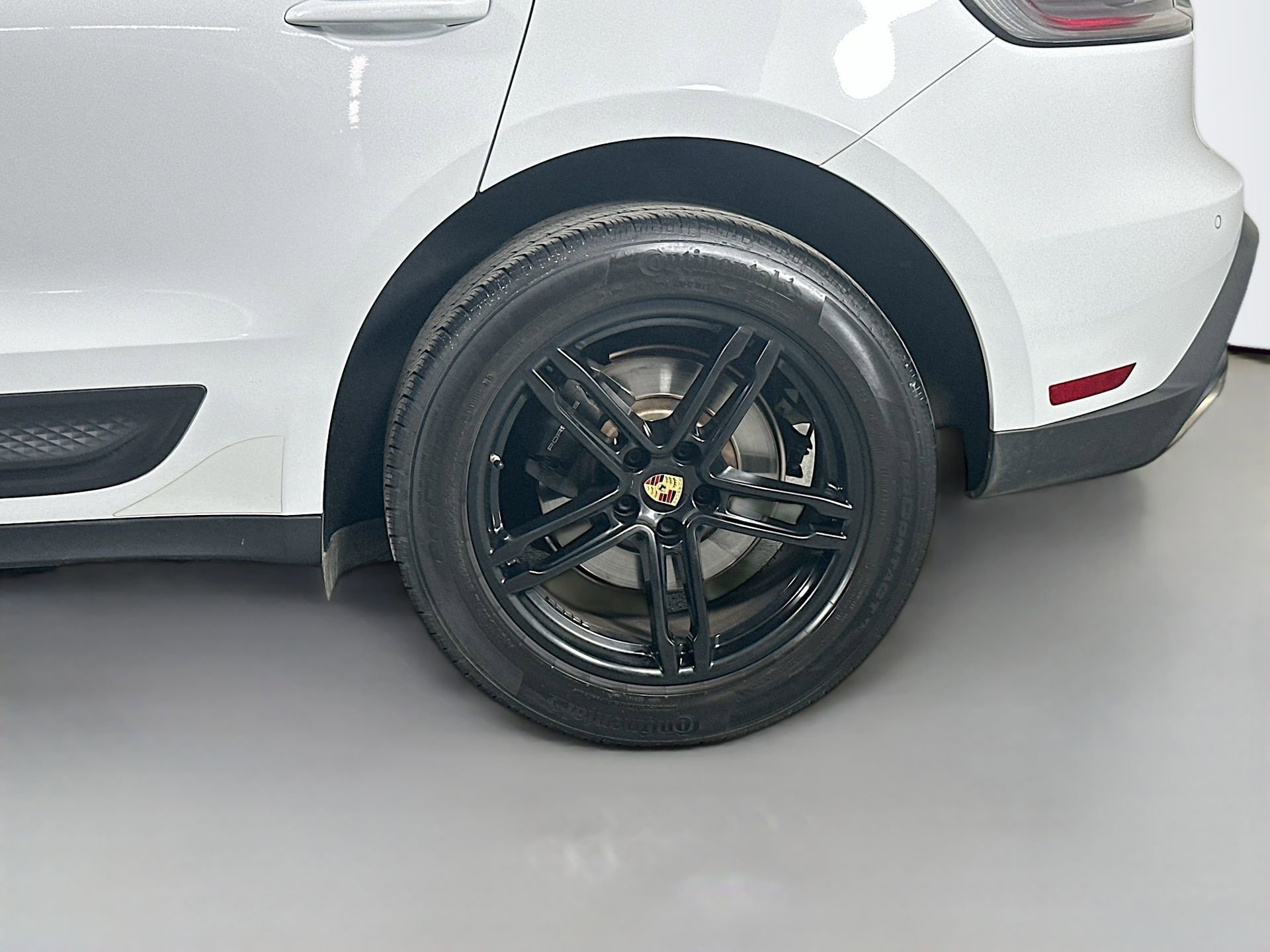 Certified 2022 Porsche Macan image 12