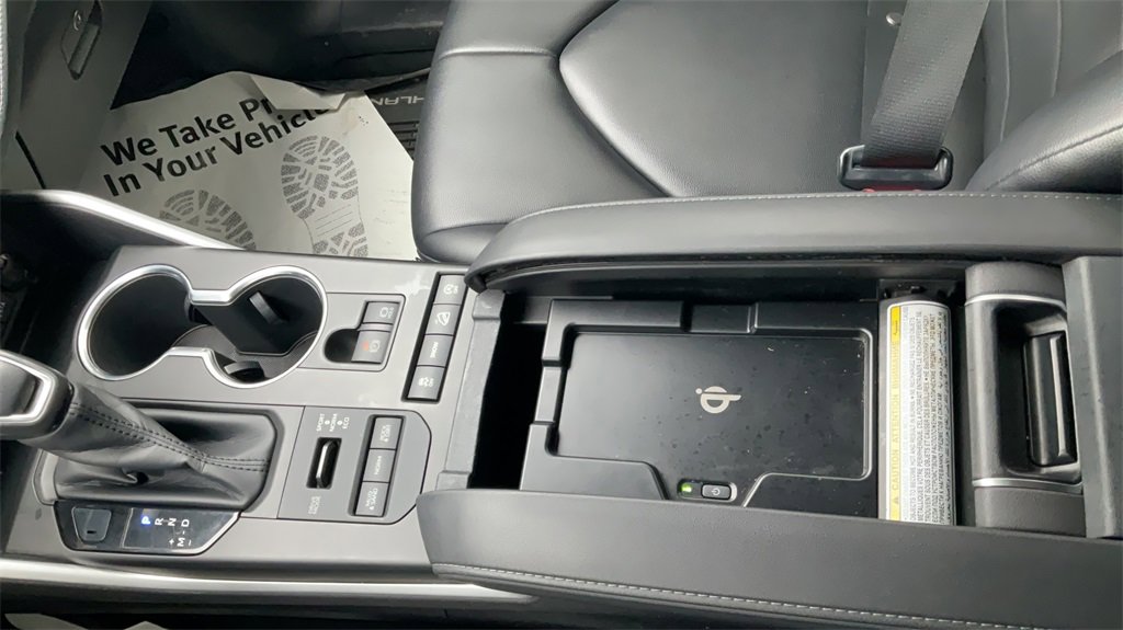 Used 2020 Toyota Highlander XLE image 24