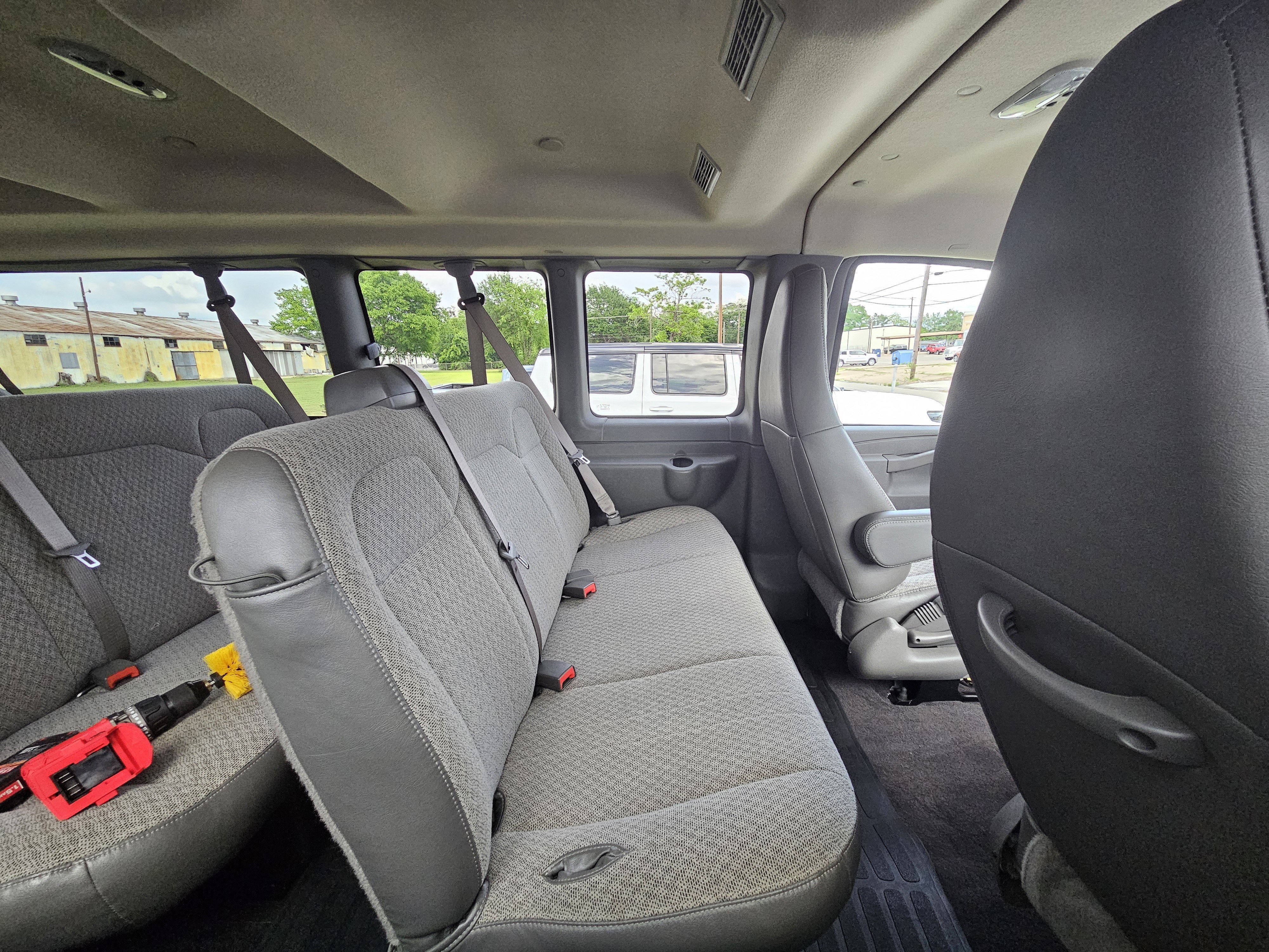 Used 2025 Chevrolet Express 3500 LT w/ LT Preferred Equipment Group RWD image 6